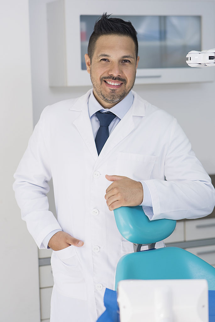 Dr. Daniel Valdivieso - DDS PERU